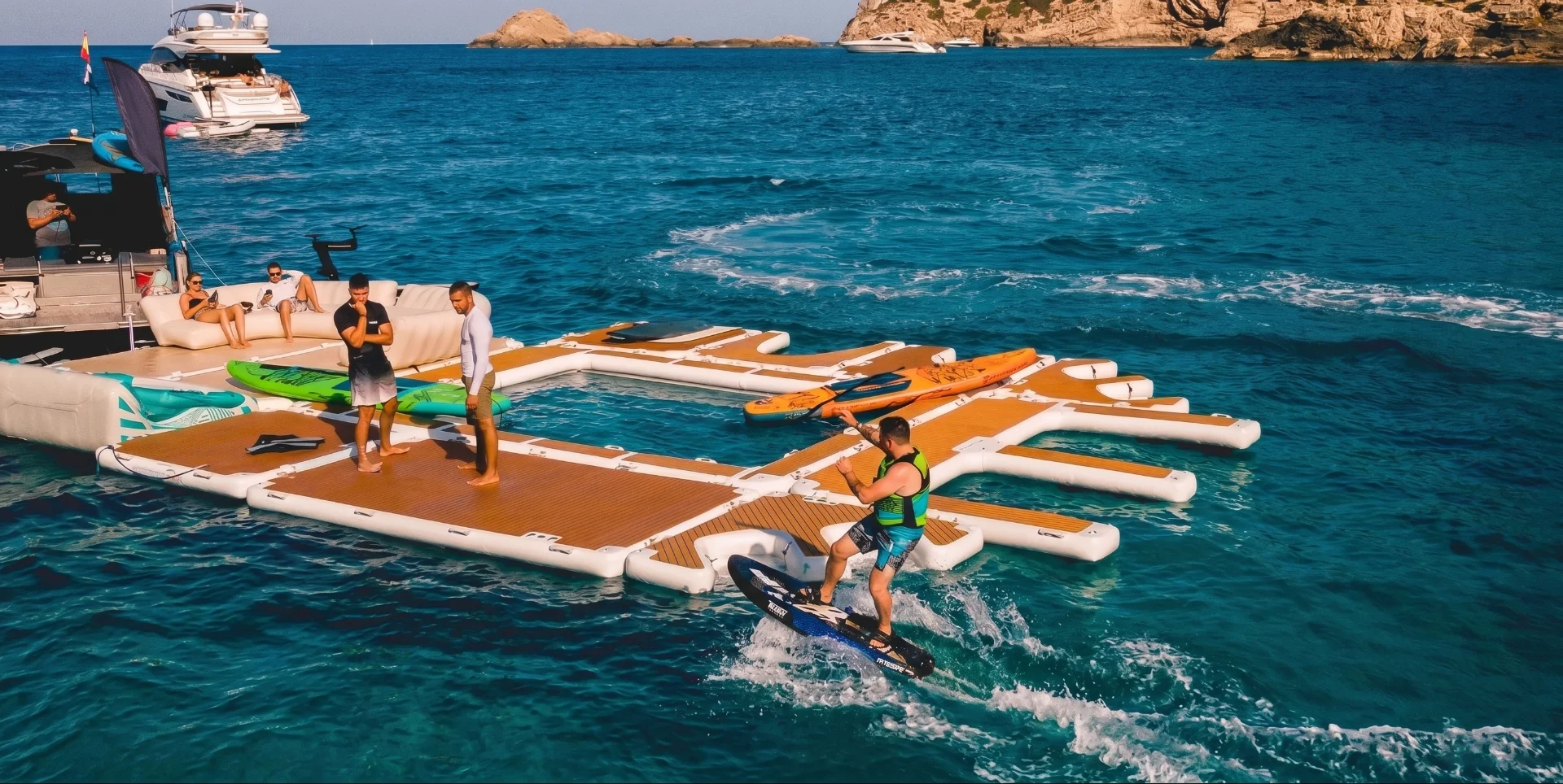 Inflatable yacht pool with walk-on deck and net-floor pool