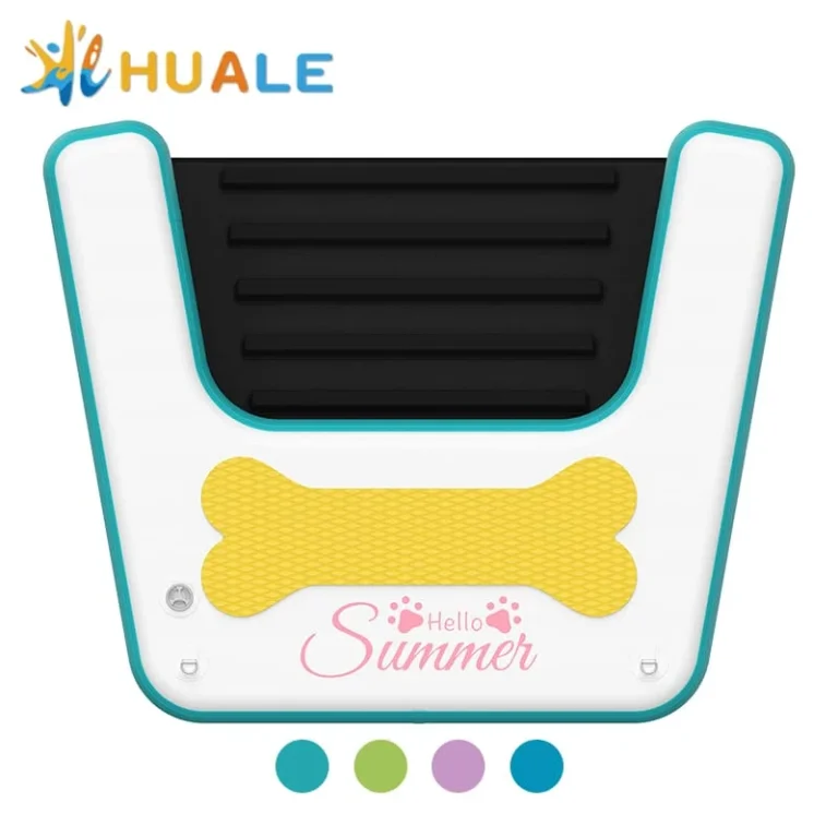 Ein moderner Hunde-Futterplatz in Form eines gelben Knochens mit dem Schriftzug „Hello Summer“, türkisfarbenem Rahmen und schwarzer, rutschfester Oberfläche.